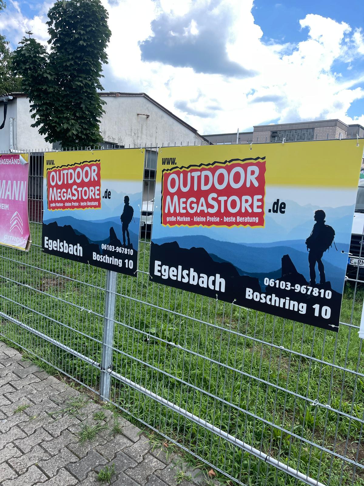 Outdoor Megastore - Hohlkammerplakat 1