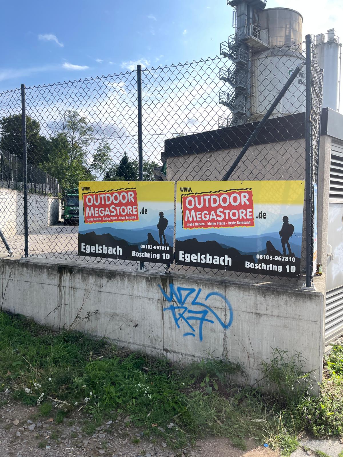 Outdoor Megastore - Hohlkammerplakat 2